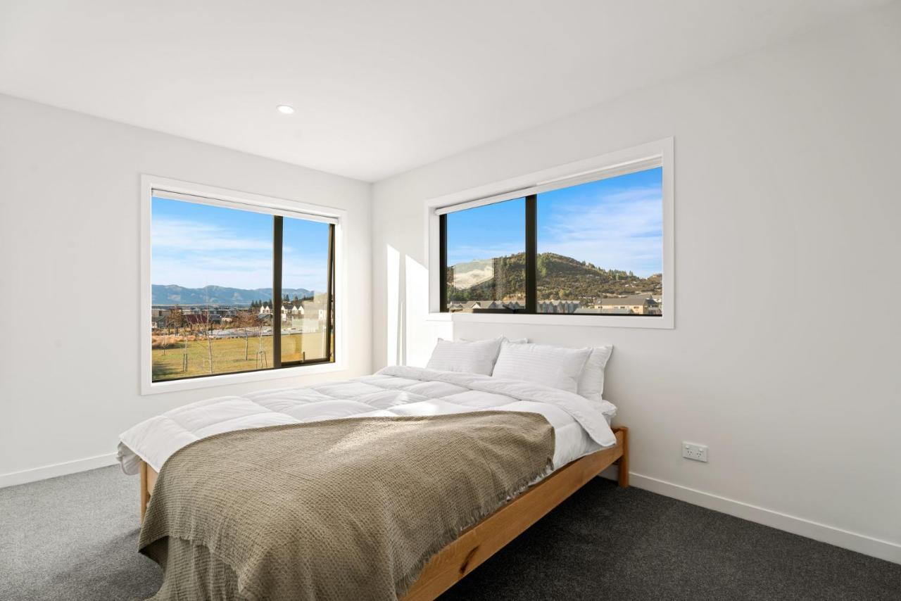 Wanaka Wonder - Wanaka Holiday Home ภายนอก รูปภาพ
