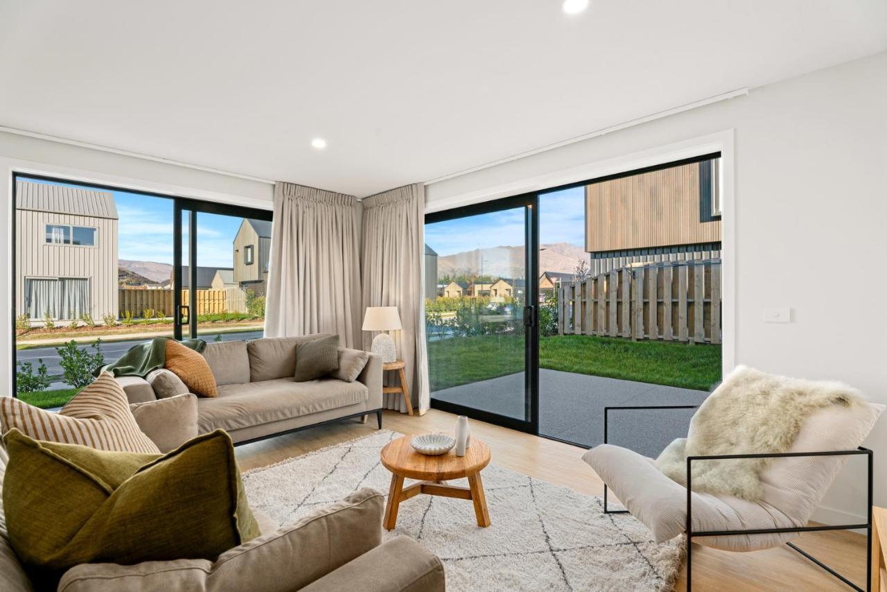 Wanaka Wonder - Wanaka Holiday Home ภายนอก รูปภาพ